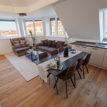Symphony Apartments 40 - Modern Loft With Terrace And Grill In Central Location Wenen Buitenkant foto