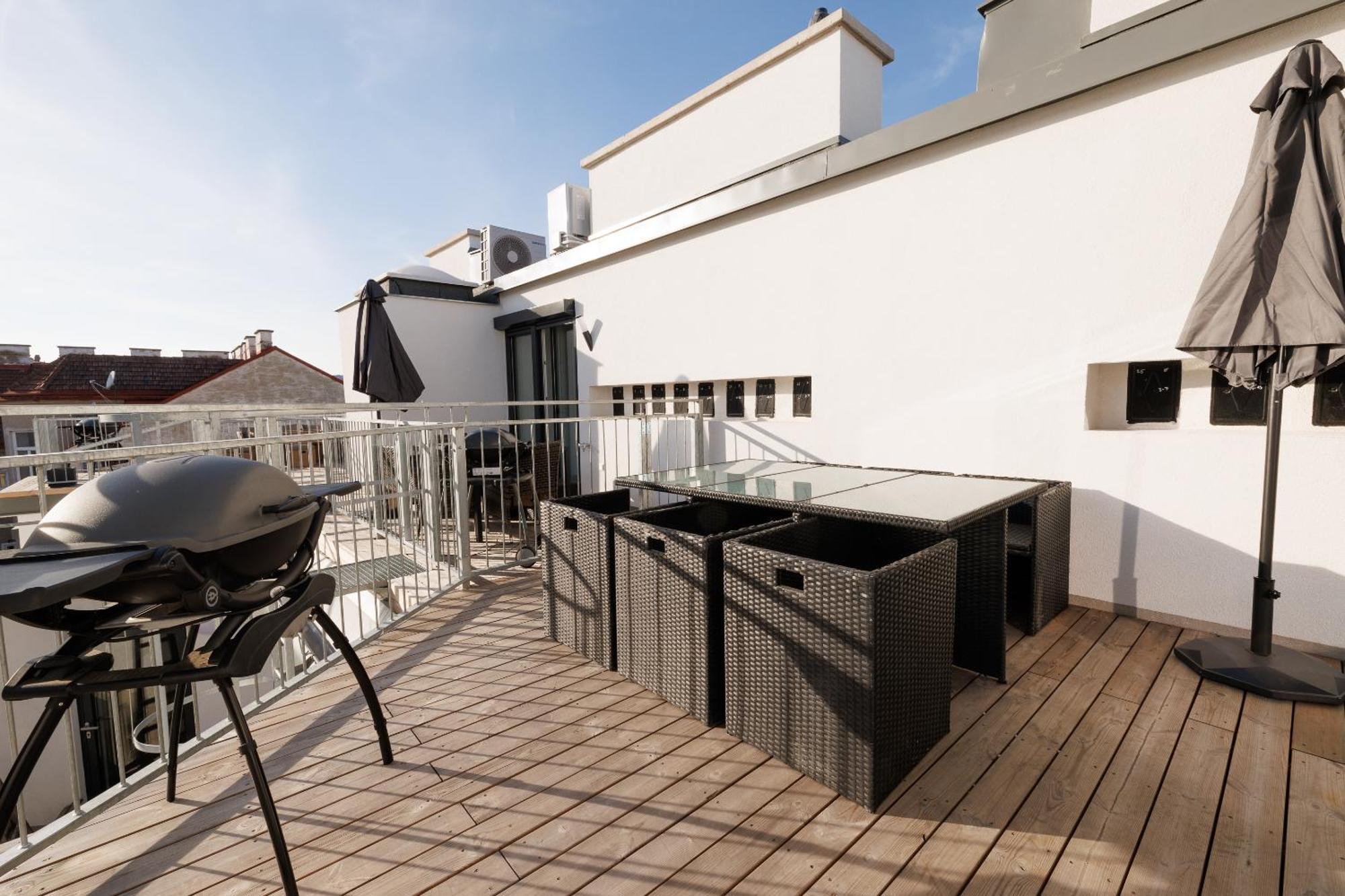Symphony Apartments 40 - Modern Loft With Terrace And Grill In Central Location Wenen Buitenkant foto