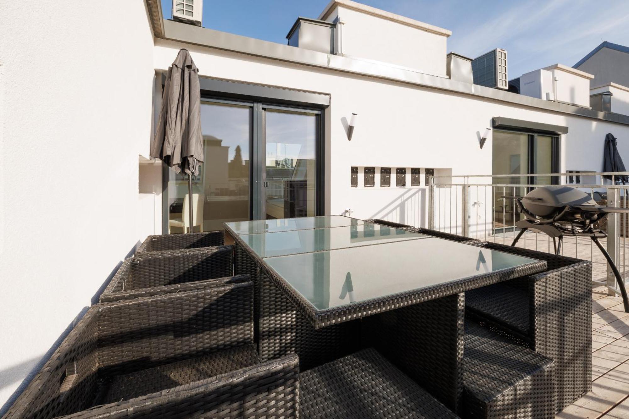Symphony Apartments 40 - Modern Loft With Terrace And Grill In Central Location Wenen Buitenkant foto