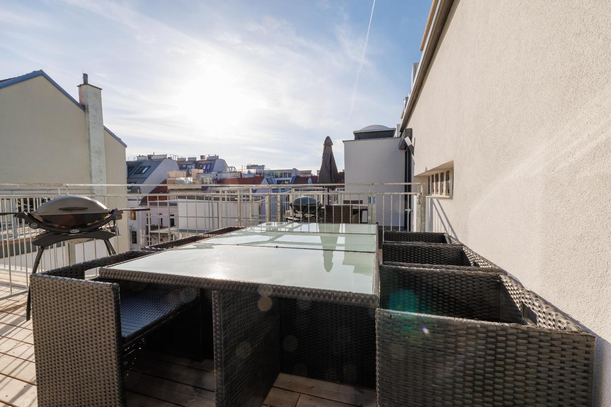 Symphony Apartments 40 - Modern Loft With Terrace And Grill In Central Location Wenen Buitenkant foto