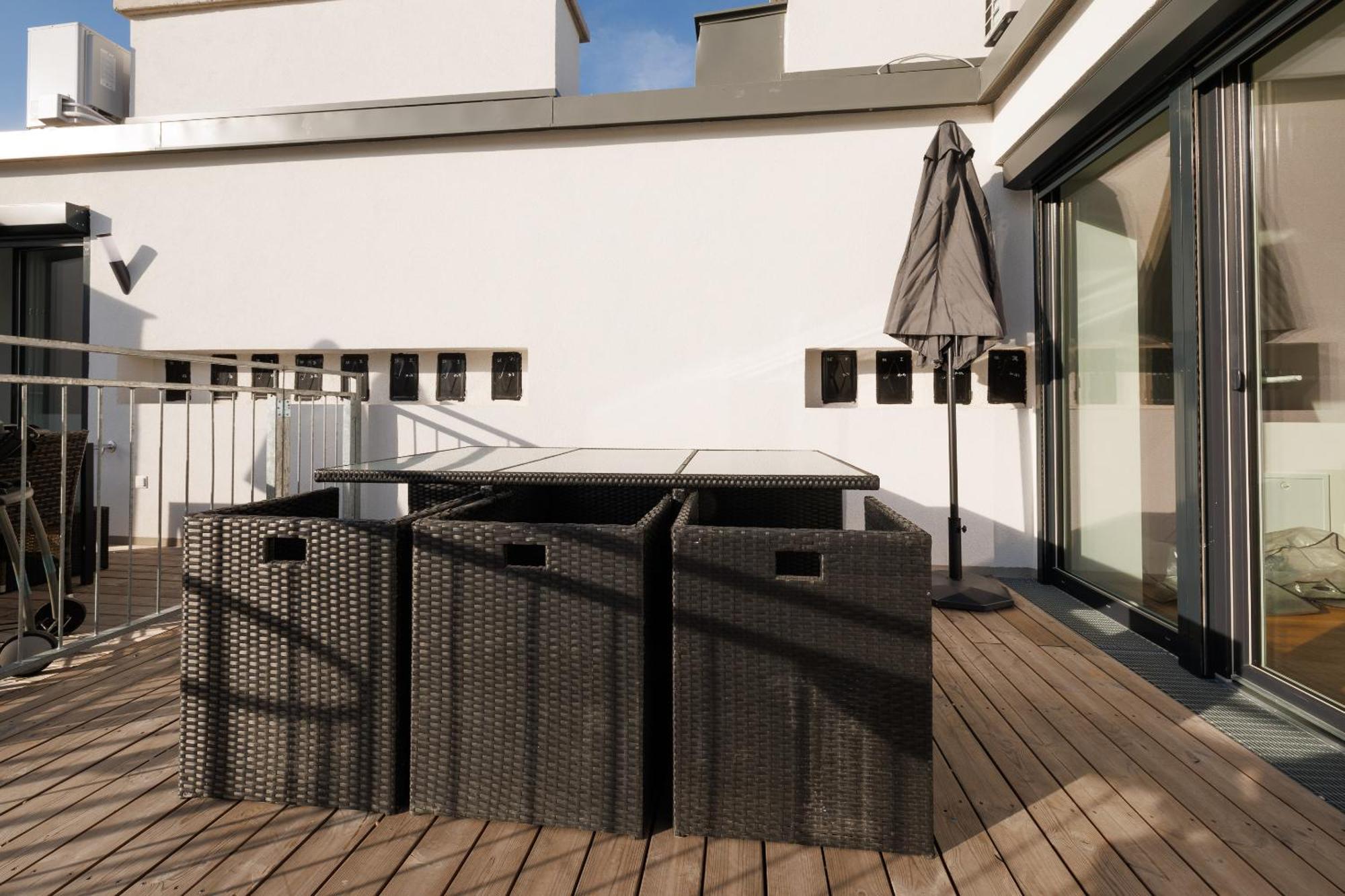 Symphony Apartments 40 - Modern Loft With Terrace And Grill In Central Location Wenen Buitenkant foto