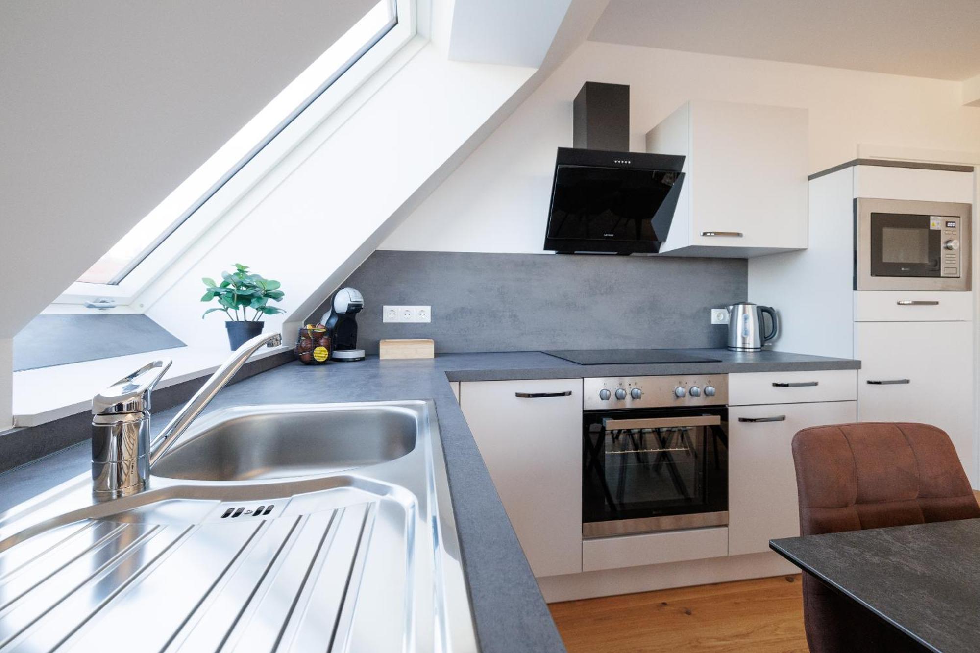 Symphony Apartments 40 - Modern Loft With Terrace And Grill In Central Location Wenen Buitenkant foto