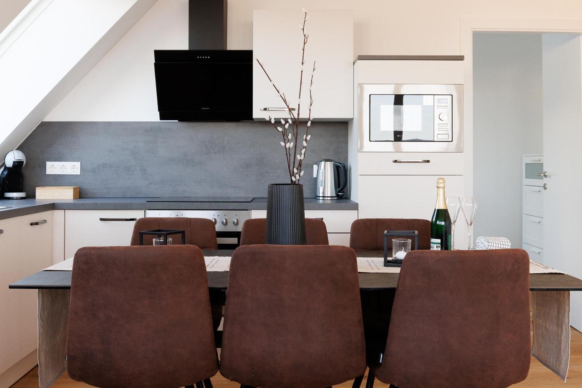 Symphony Apartments 40 - Modern Loft With Terrace And Grill In Central Location Wenen Buitenkant foto