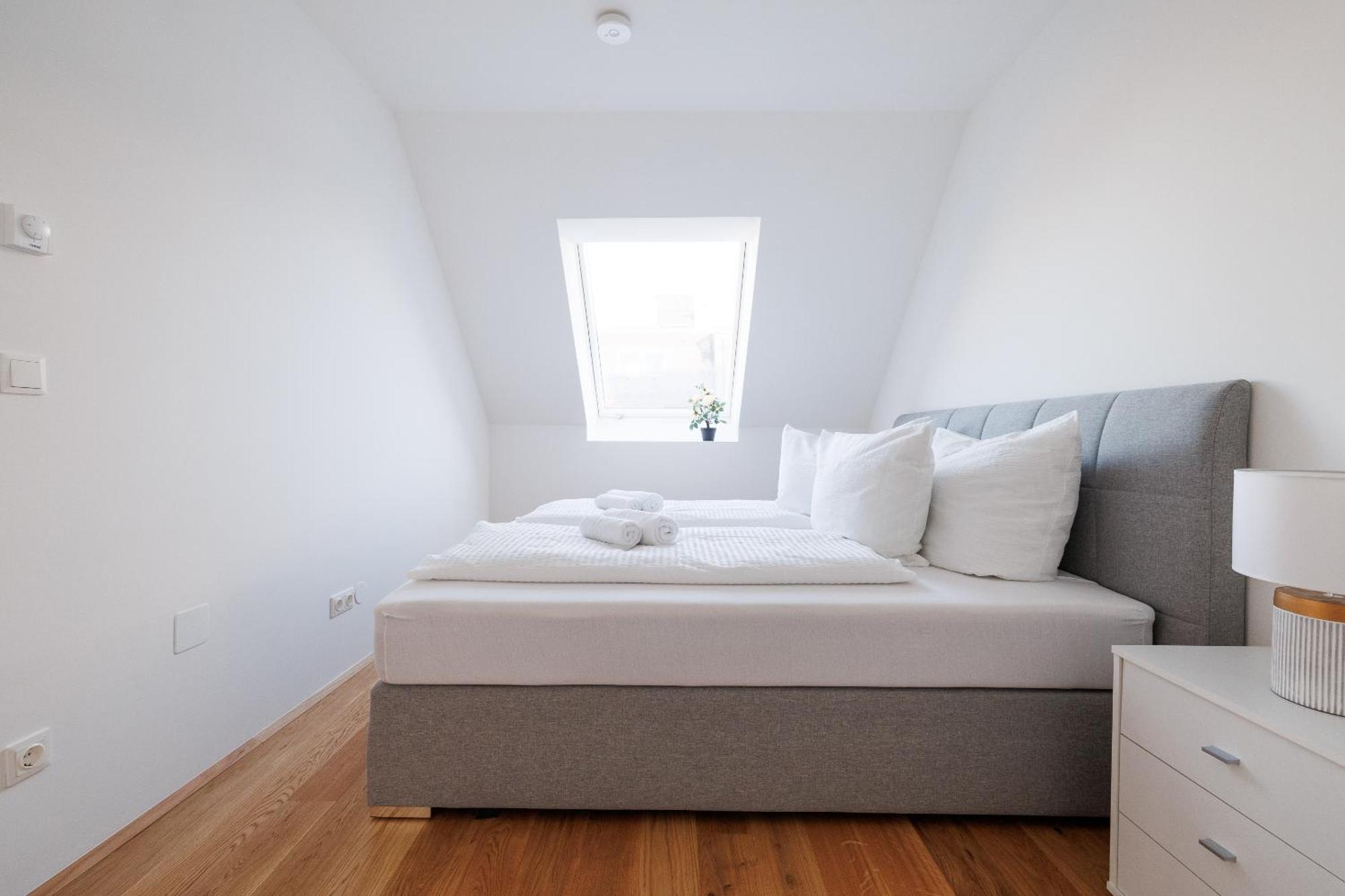 Symphony Apartments 40 - Modern Loft With Terrace And Grill In Central Location Wenen Buitenkant foto