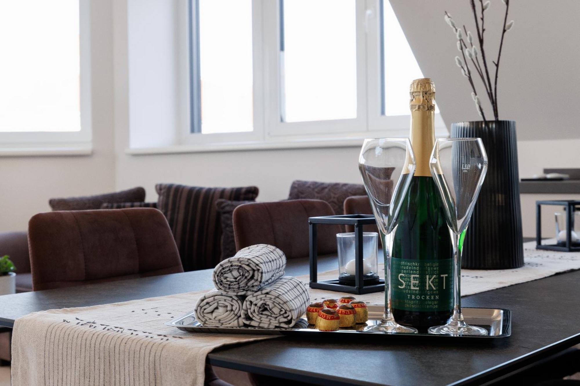 Symphony Apartments 40 - Modern Loft With Terrace And Grill In Central Location Wenen Buitenkant foto